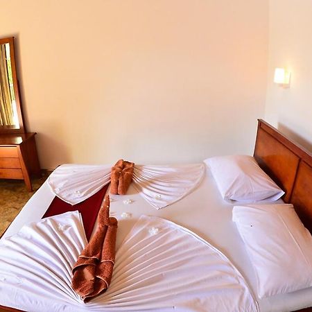 Green Shadows Beach Hotel Wadduwa Extérieur photo