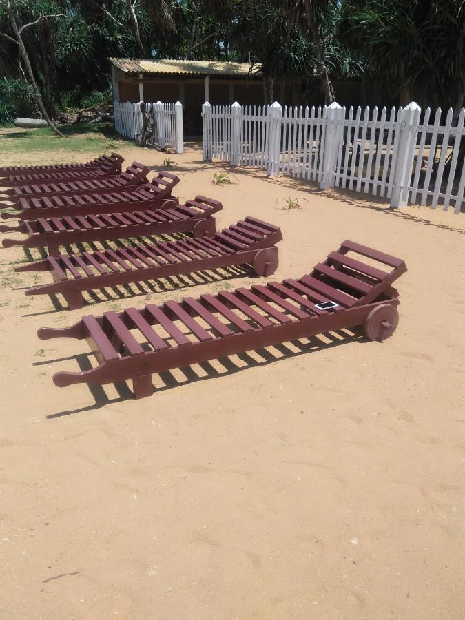 Green Shadows Beach Hotel Wadduwa Extérieur photo
