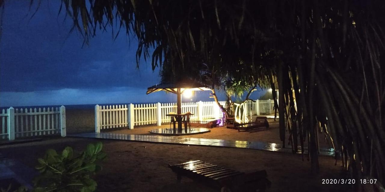 Green Shadows Beach Hotel Wadduwa Extérieur photo