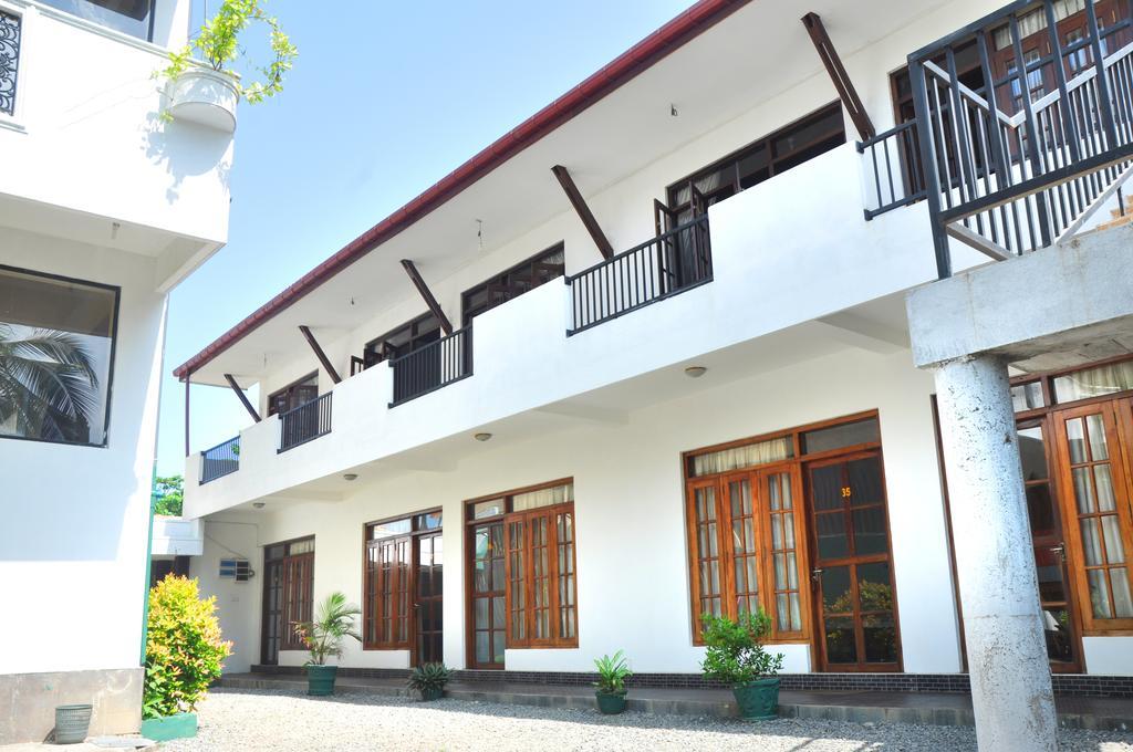 Green Shadows Beach Hotel Wadduwa Extérieur photo