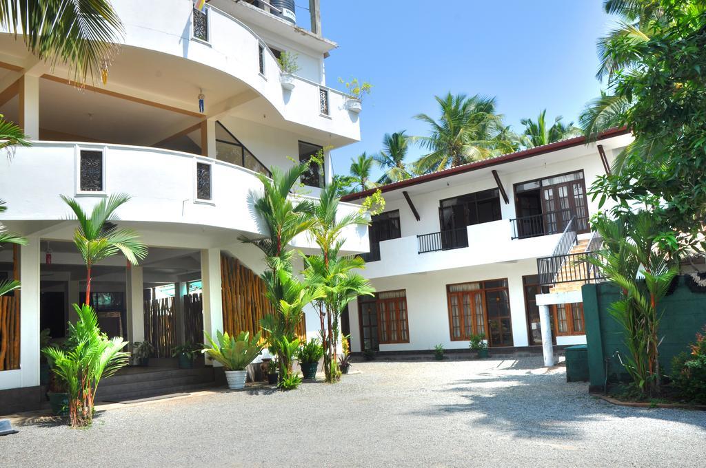 Green Shadows Beach Hotel Wadduwa Extérieur photo