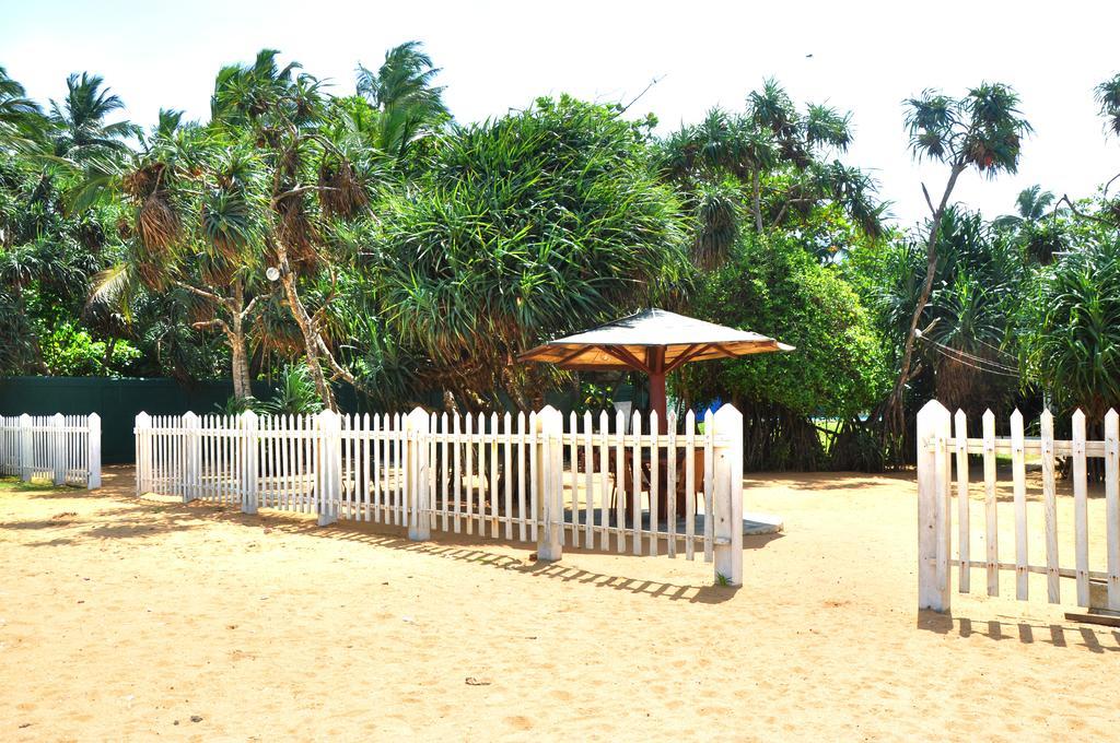 Green Shadows Beach Hotel Wadduwa Extérieur photo