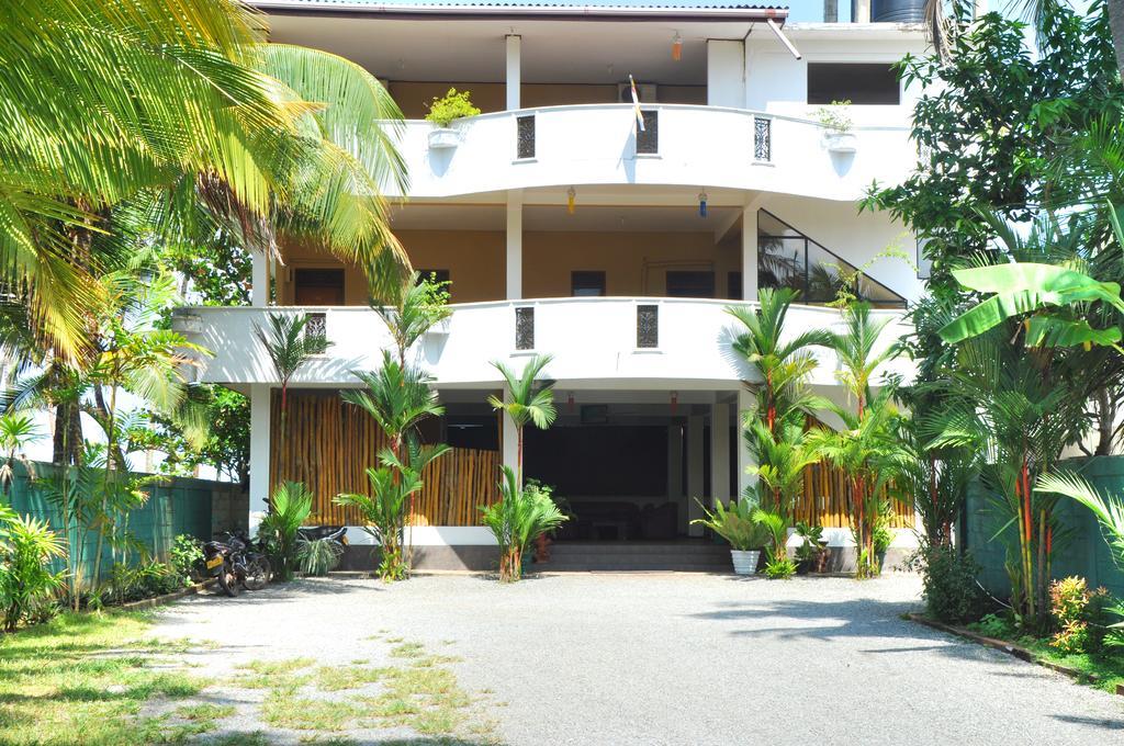 Green Shadows Beach Hotel Wadduwa Extérieur photo