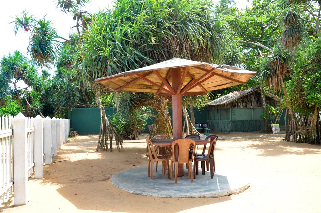 Green Shadows Beach Hotel Wadduwa Extérieur photo