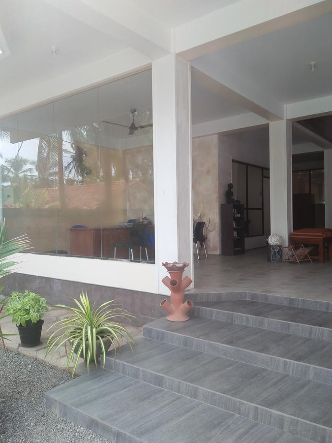 Green Shadows Beach Hotel Wadduwa Extérieur photo