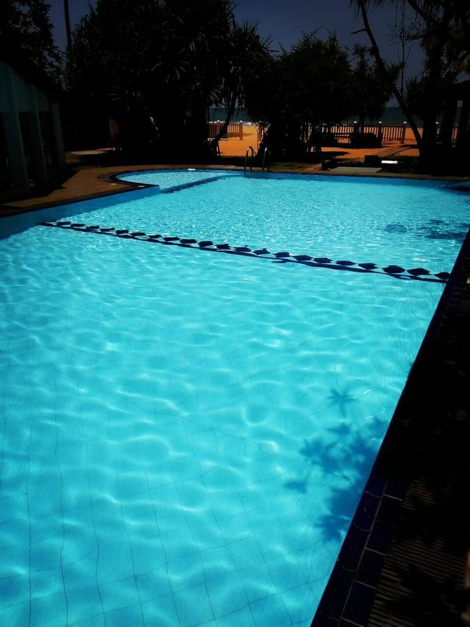 Green Shadows Beach Hotel Wadduwa Extérieur photo