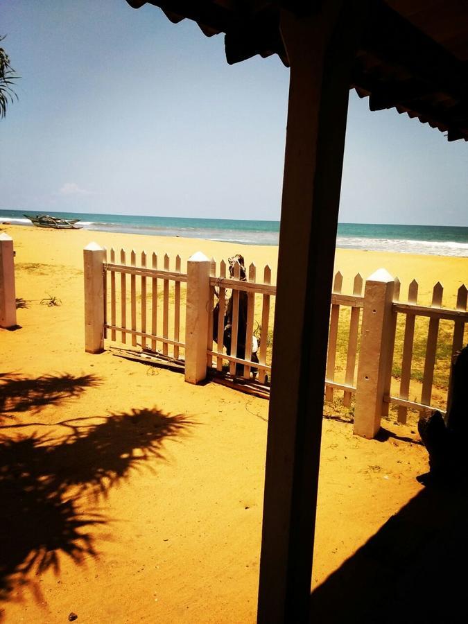 Green Shadows Beach Hotel Wadduwa Extérieur photo