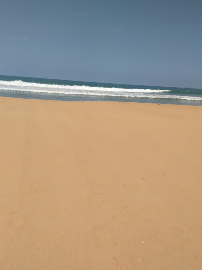 Green Shadows Beach Hotel Wadduwa Extérieur photo