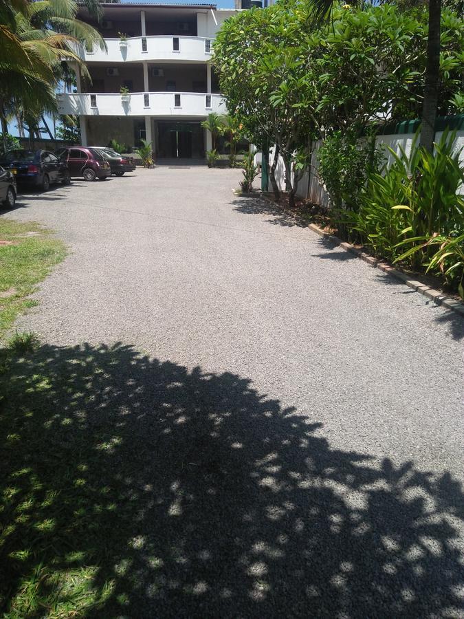 Green Shadows Beach Hotel Wadduwa Extérieur photo